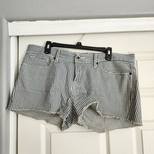 Lucky Brand Riley Short Size 14